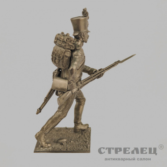 фото — оловянный солдатик «рядовой в атаке. австро-венгерские полки 1810 г.». гк